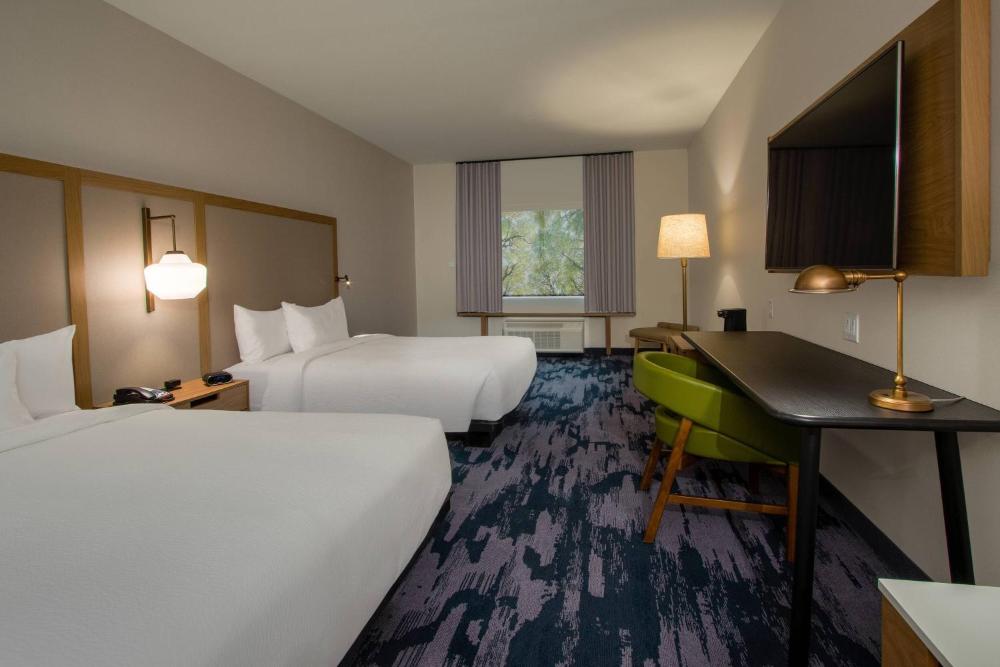 Guest room, 2 Queen interior